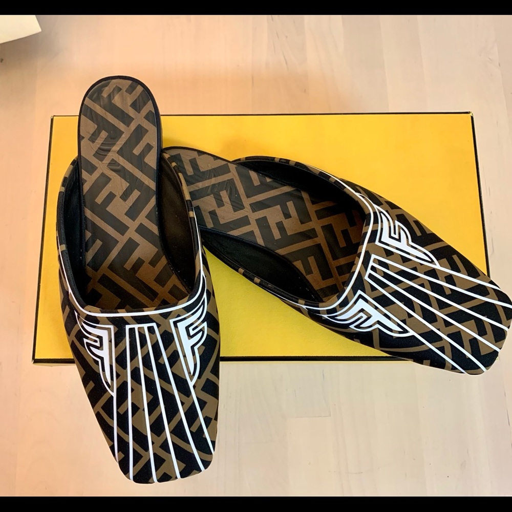 Fendi Flats 
Size US 7 gently used